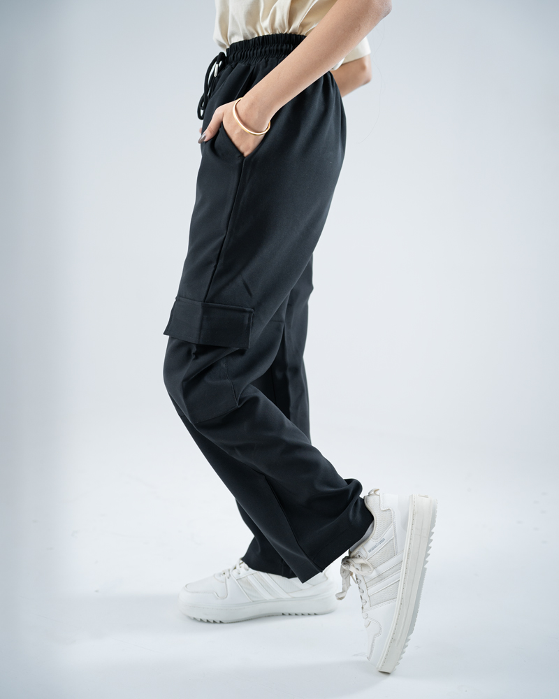 Baggy Fit Cargo Pants in Black - Image 11