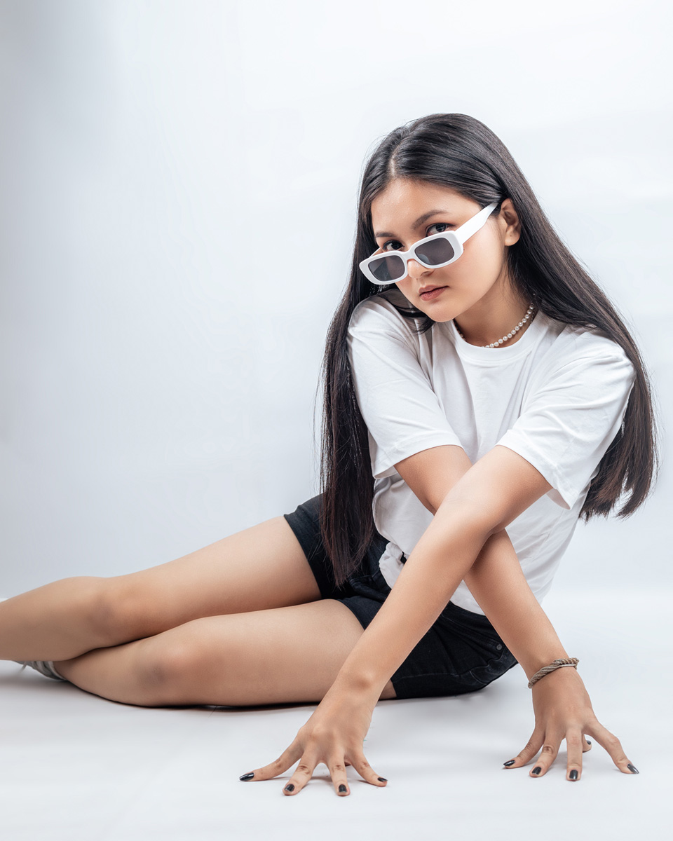 Premium Basic White Crewneck T-shirt - Image 7