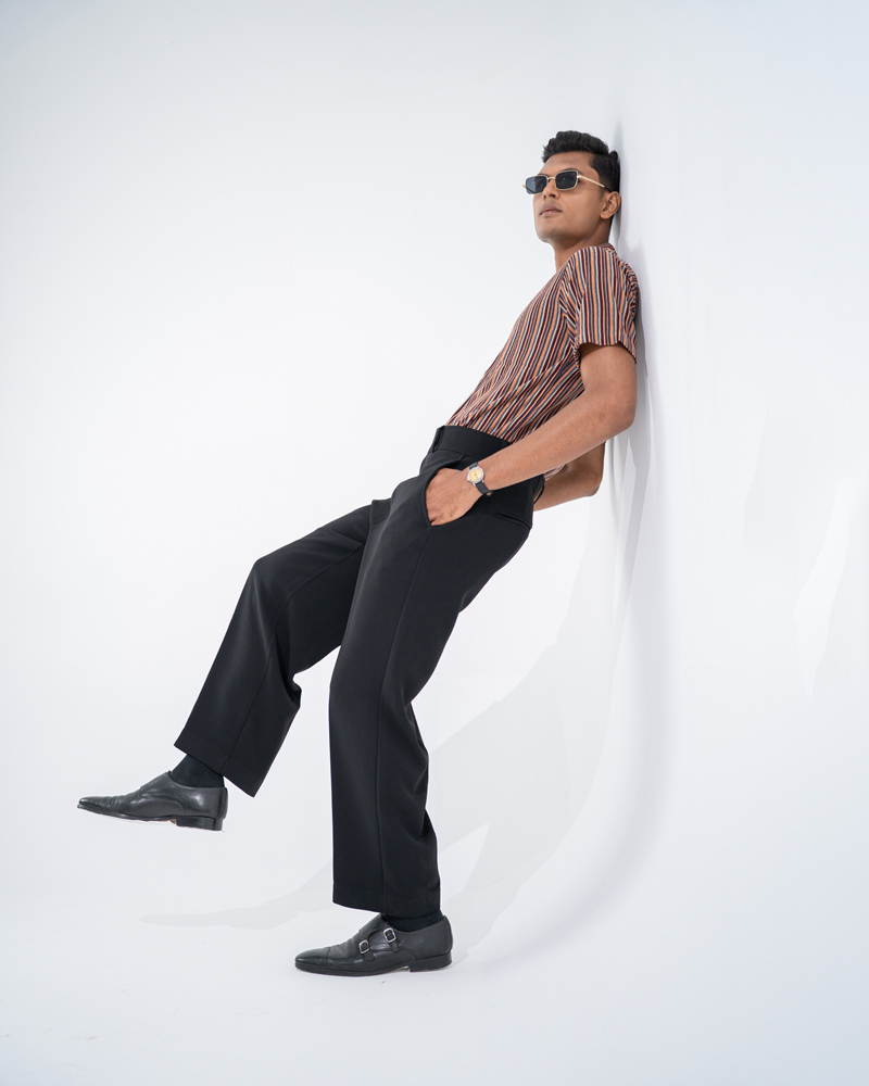Men's Classic Relaxed Fit Pants in Black - Image 2
