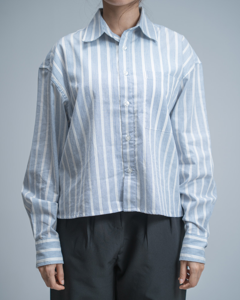 Oversized Cropped Shirt in White & Blue - Image 9