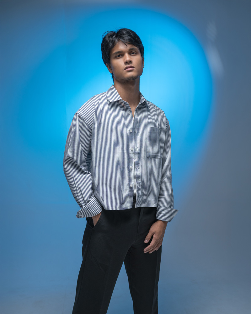Oversized Cropped Shirt in White & Navy Blue - Image 3
