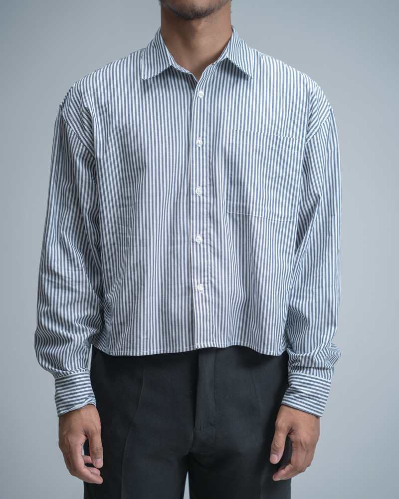 Oversized Cropped Shirt in White & Navy Blue - Image 4