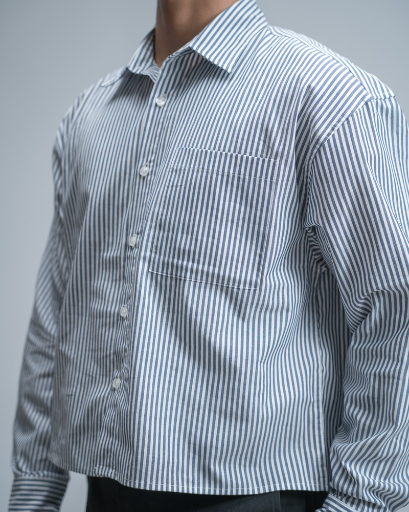 Oversized Cropped Shirt in White & Navy Blue - Image 5