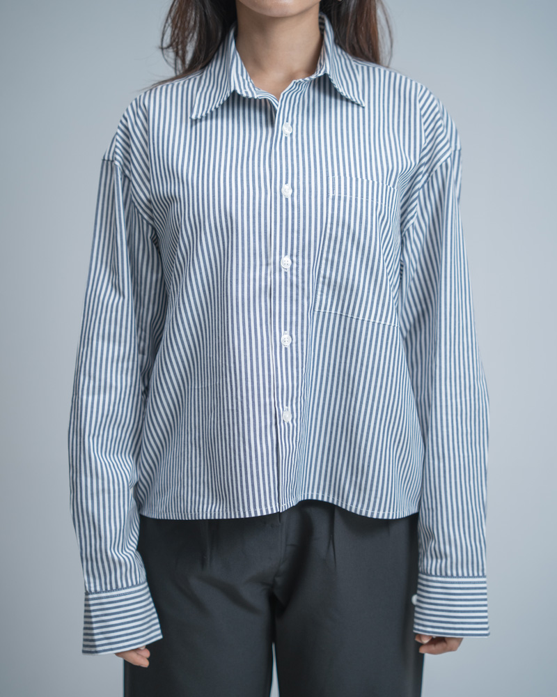 Oversized Cropped Shirt in White & Navy Blue - Image 9