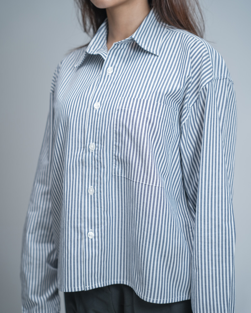 Oversized Cropped Shirt in White & Navy Blue - Image 10