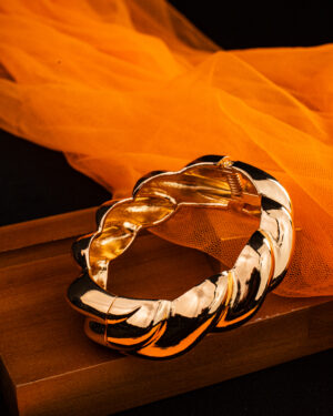 Women's Bold Wave Lock Cuff Bangle in Golden