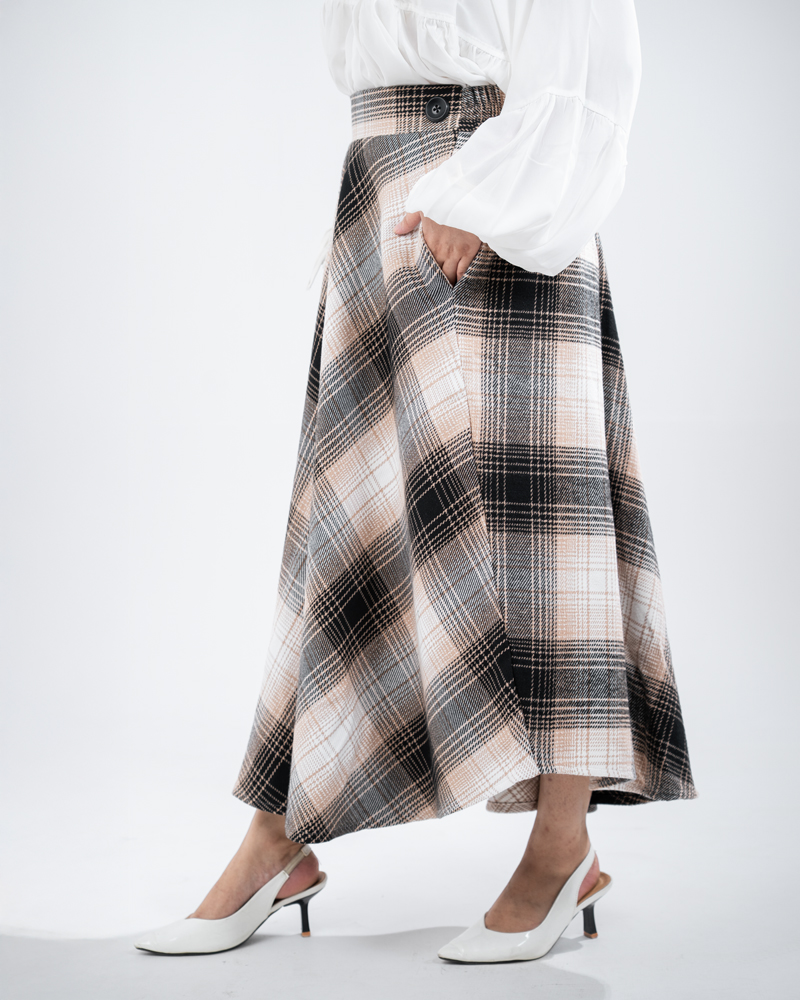 Women's Long Flannel Skirt in Black and Cream - Image 3
